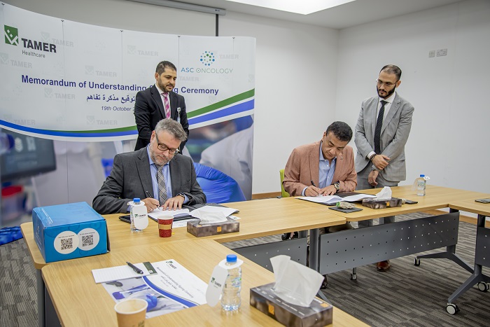 Dr. Christian Regenbrecht, CEO of ASC Oncology and Yasser Khattab, Sales Director of Tamer Group, sign the Memorandum of Understanding for a strategic partnership. (Photo: ASC Oncology)