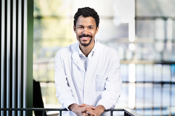 Prof. Dr. med. Martin A. Mensah (Foto: Thomas Oberländer/Helios Kliniken)